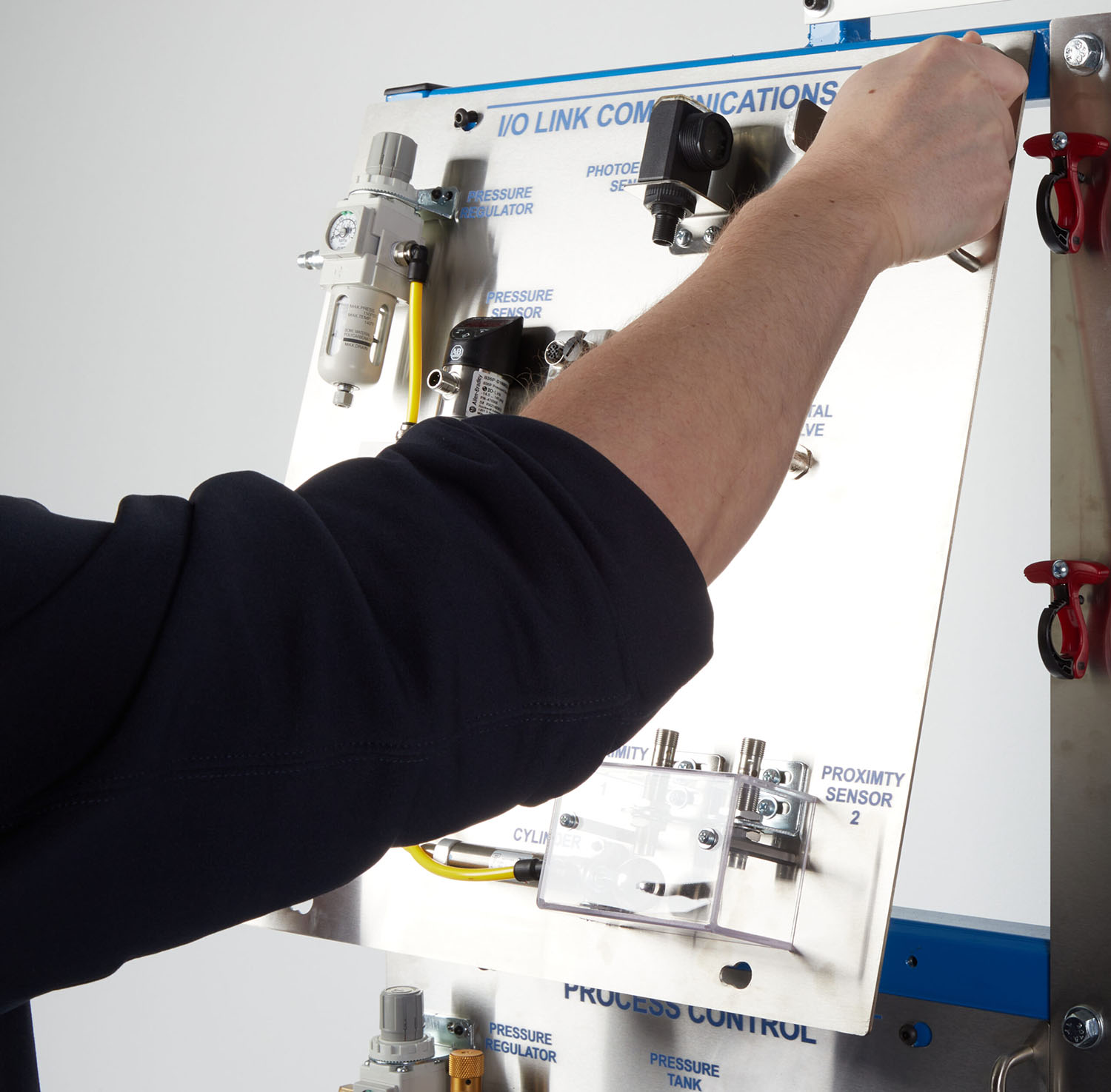 Transform Your Training Program with the Smart Controls Workstation Get Ahead in Automation: Introducing the Smart Controls Workstation